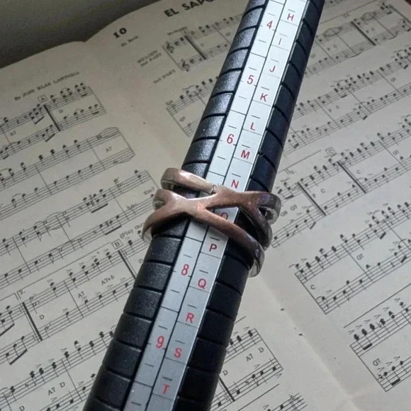 Elegant Silver-Tone Crystal Ring Criss Cross Design Size 7 - Picture 8 of 8